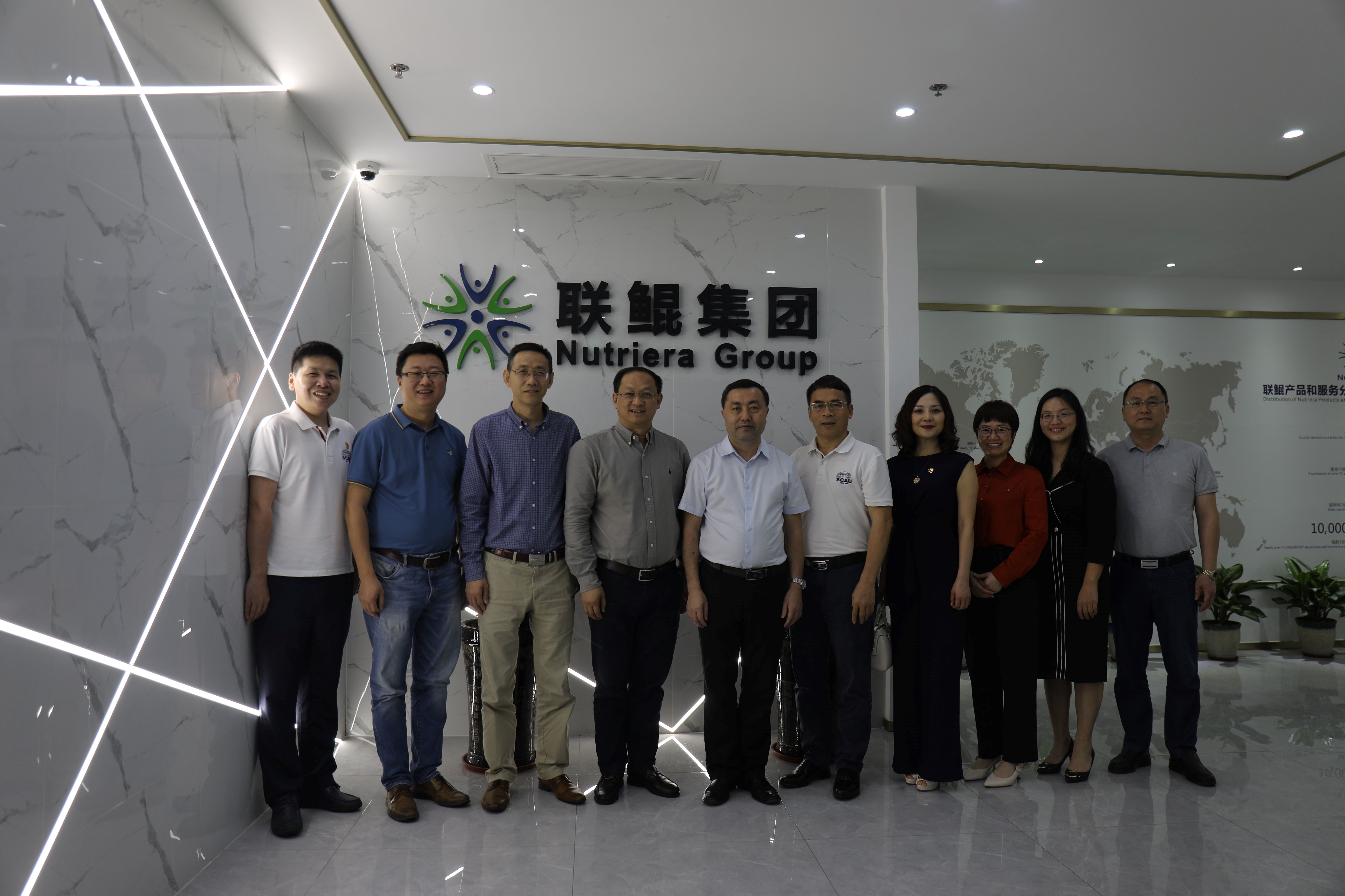 Deng Guoan, subsecretario del Comité del Partido de la Universidad Agrícola del Sur de China, y su grupo visitaron el Grupo Nutriera para realizar investigaciones e intercambios.